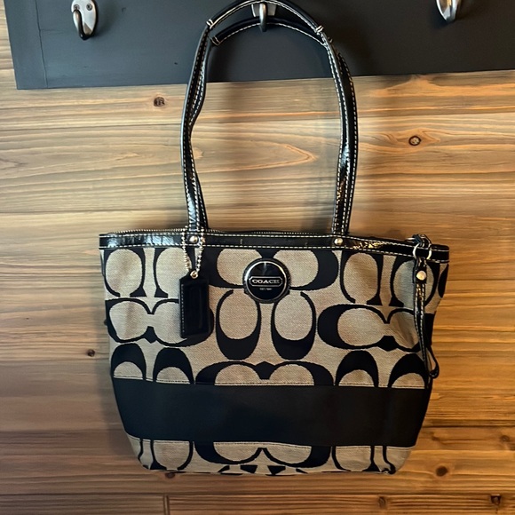 Coach Black Signature Canvas Shoulder Bag - Picture 1 of 9